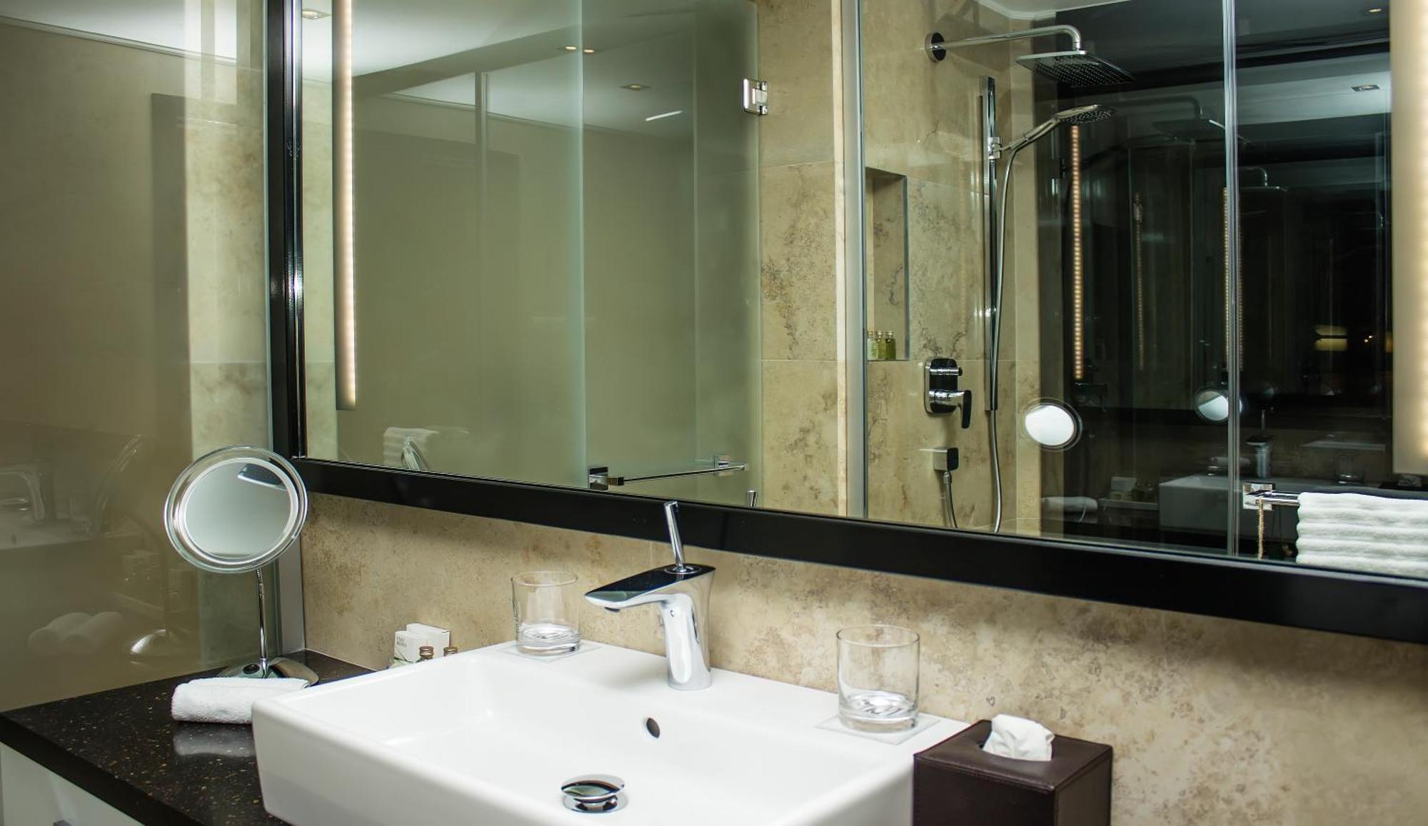 11 Mirrors Design Hotel Kiev Værelse billede